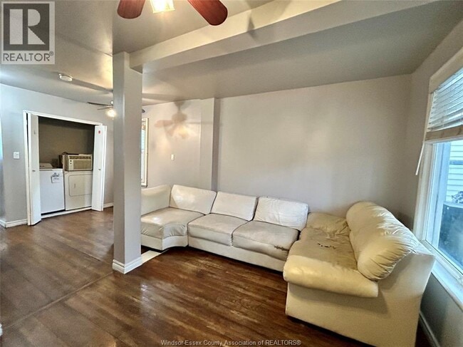 Photo du bâtiment - 789 Bridge Ave