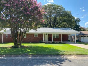 Building Photo - 4509 N Cypress St