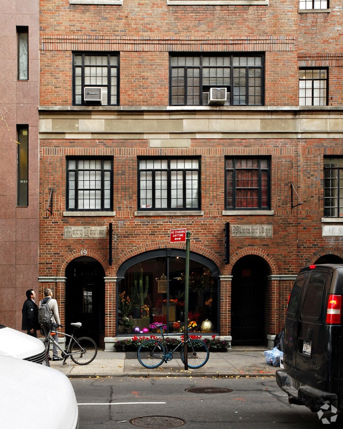 Building Photo - Mews 65th