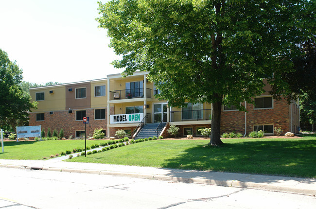 Foto del edificio - Willow Greens Apartments