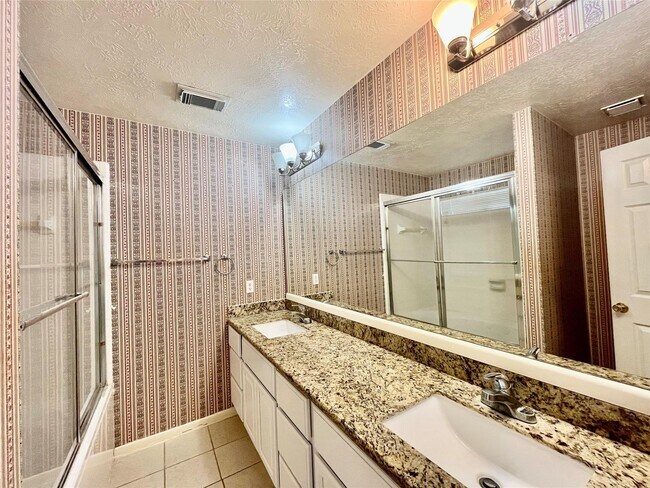 Foto del edificio - 146 Skycrest Dr