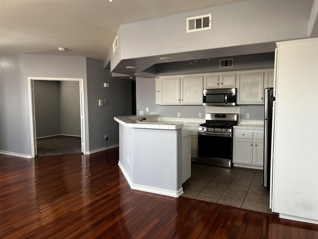 Building Photo - 6905 Cobre Azul Ave