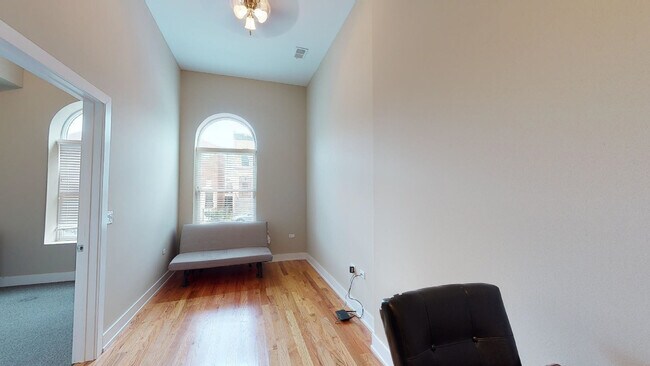 Foto del edificio - 3140 S Indiana Ave