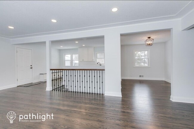 Building Photo - 216 Hawes Ave