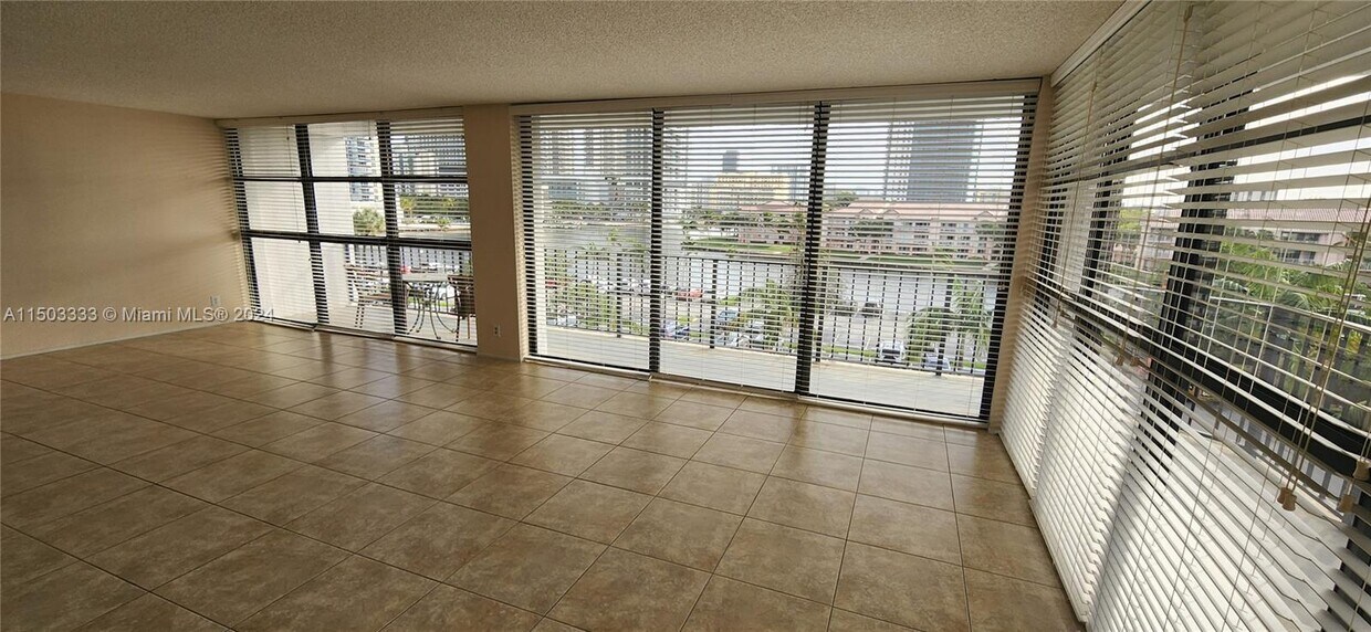 Foto principal - 200 Leslie Dr