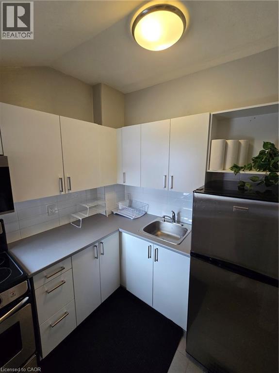 Building Photo - 72 Victoria Ave S