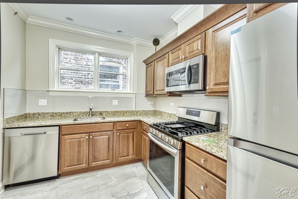 Primary Photo - 2703 W Ardmore Ave