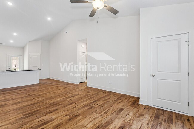 Foto del edificio - 12868-12868 W Wheatland Ct