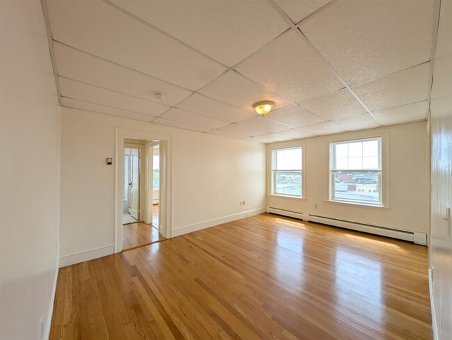 Building Photo - 34 College Ave