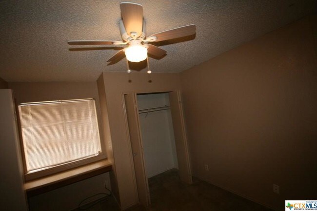 Building Photo - 2302 Shoemaker Dr