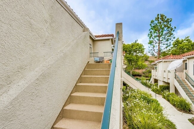 Building Photo - Beautiful Aliso Viejo Condo in the Seagate Colony-2/2