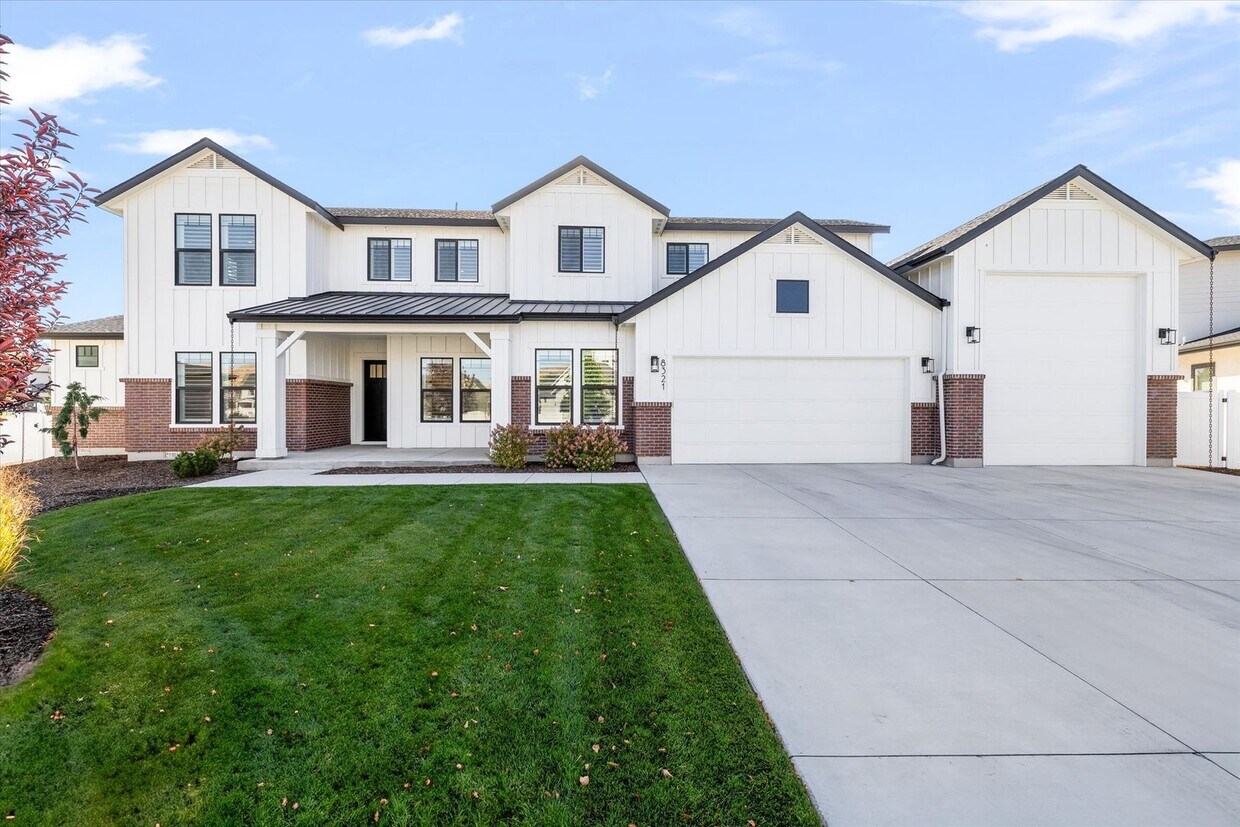 Foto principal - Luxury 5-Bed + Bonus + RV Garage Home for ...