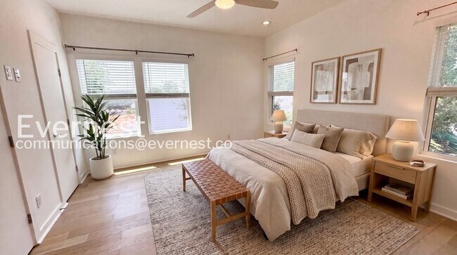 Foto del edificio - 3 Bed/2.5 Bath Home with Fenced Yard / Pet-Friendly / Available Now!