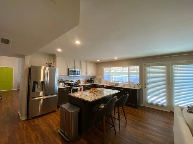 Foto del edificio - 3003 Scott Mill Rd