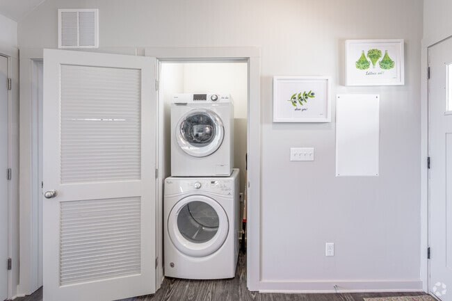 5BR, 5BA - 1,844-1882SF - Townhome - The Arrow Townhomes and Flats