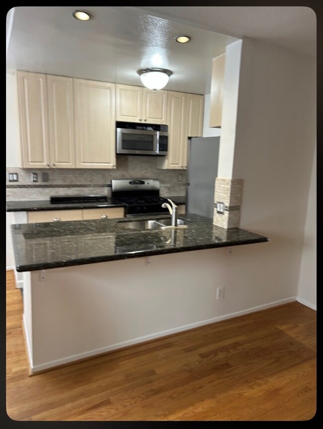 Building Photo - Burton Way Apartments