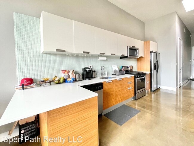 Building Photo - 2 br, 2 bath House - 1375 N. Milwaukee Ave...
