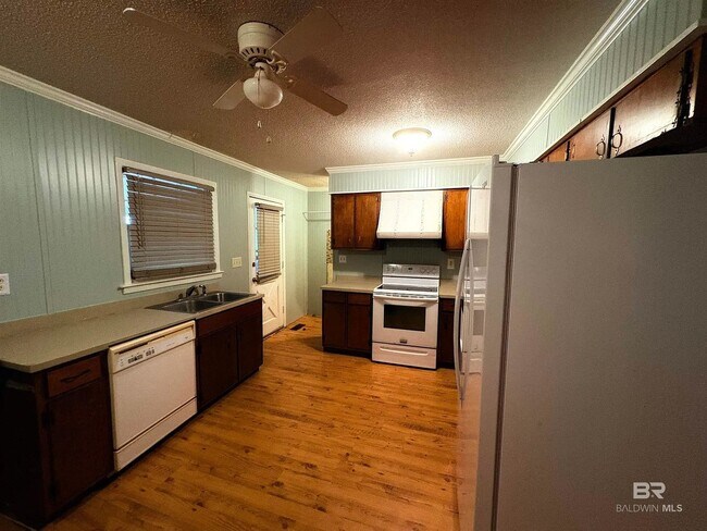 Building Photo - 3 Bedroom 1.5 Bathroom House in Mobile