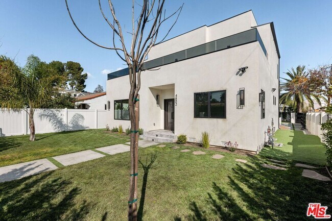 Foto del edificio - 4802 Saloma Ave