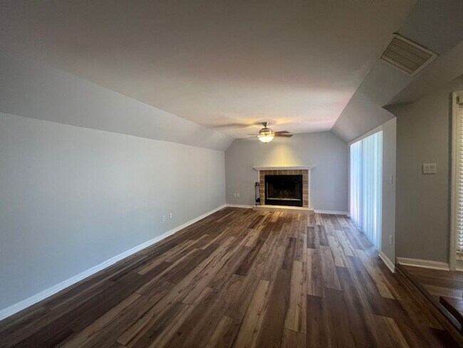 Foto del edificio - ONE MONTH FREE RENT  2 Bedroom/2 Bathrrom ...