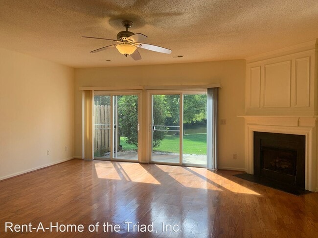 Building Photo - 3 br, 2.5 bath House - 3938 Elizabeth Glen...