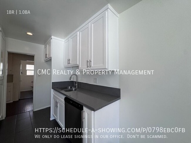 Building Photo - 1309 E Appleton St