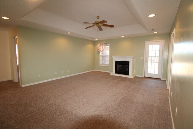 Building Photo - 305 Trillium Ln