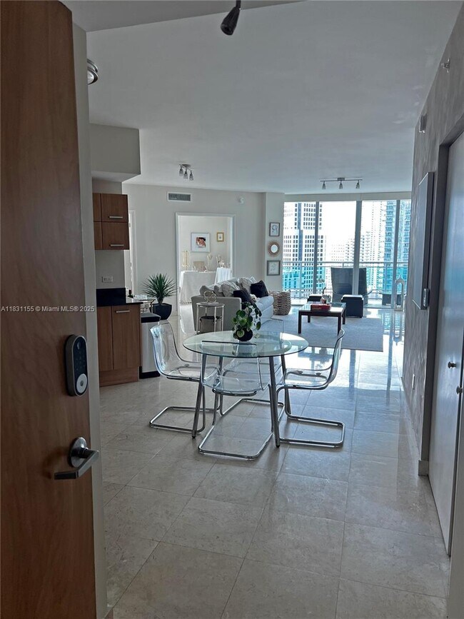 Foto del edificio - 350 S Miami Ave