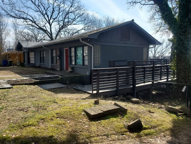 Foto del edificio - Call Peggy 501 676 1758