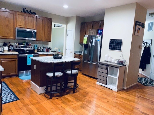 Foto del edificio - 1315 Wilshire Ct