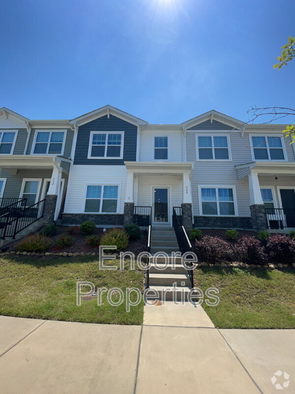 Building Photo - 908 Robbie Jackson Ln