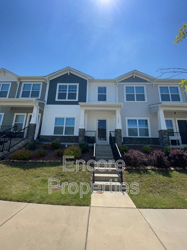 Building Photo - 908 Robbie Jackson Ln
