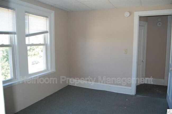 Building Photo - 1127 E 3rd St