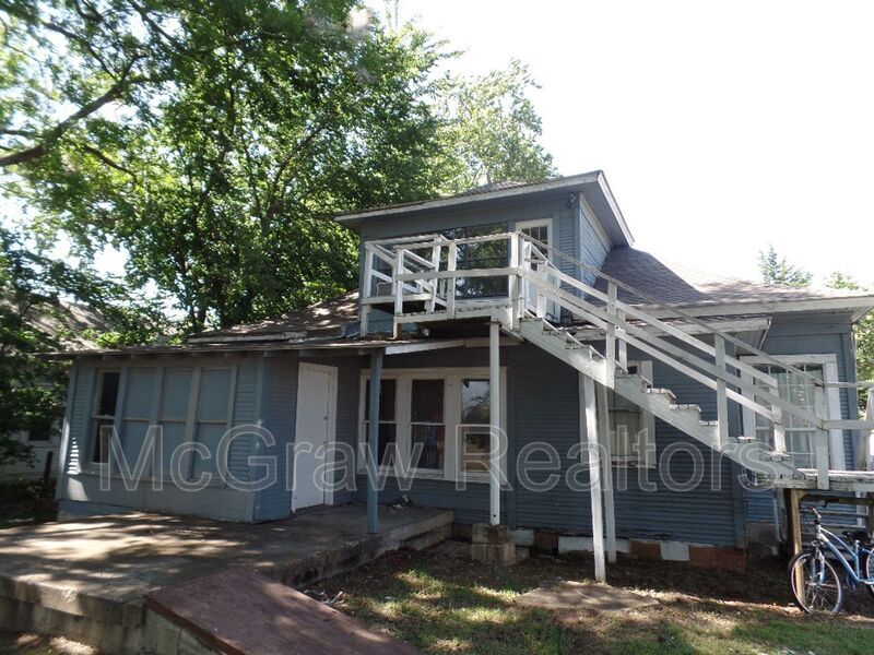 Primary Photo - 925 E 9th St
