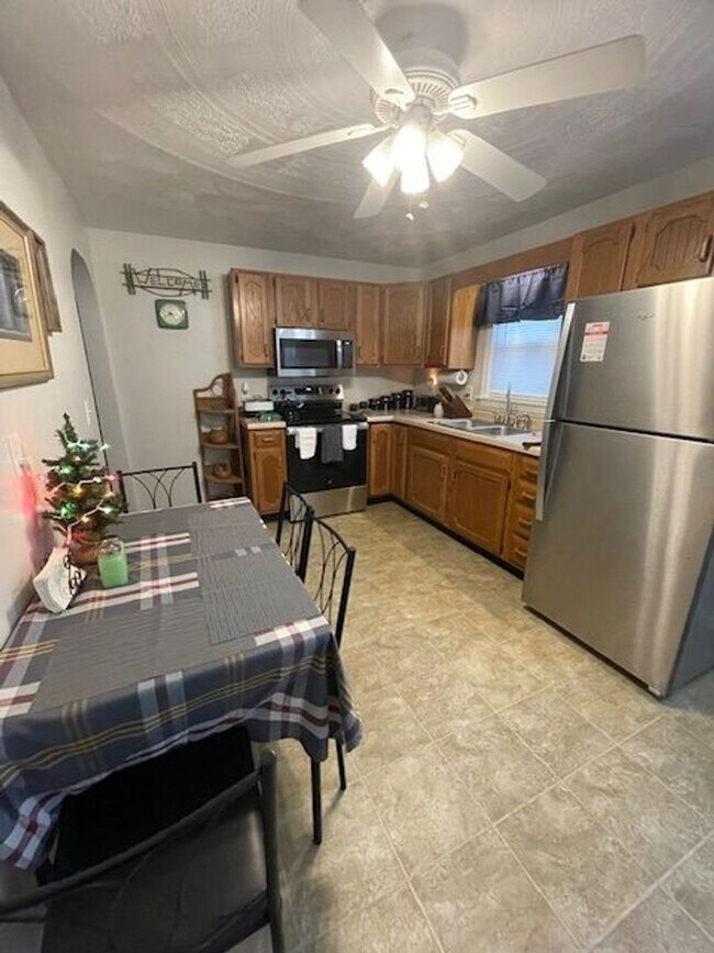 Foto del edificio - Immaculate Three Bedroom Home