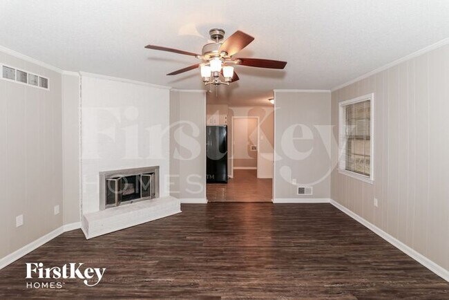 Building Photo - 6901 Aspenhill Drive