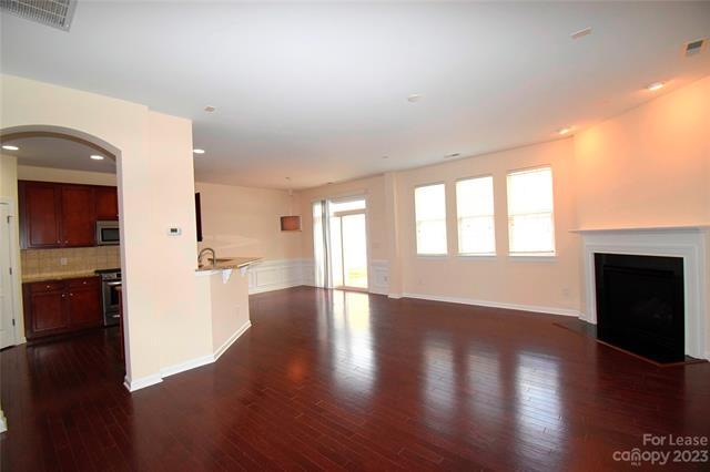 Foto del edificio - 5248 Allison Ln