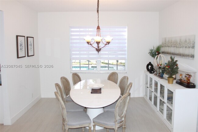 Foto del edificio - 2568 Jardin Dr