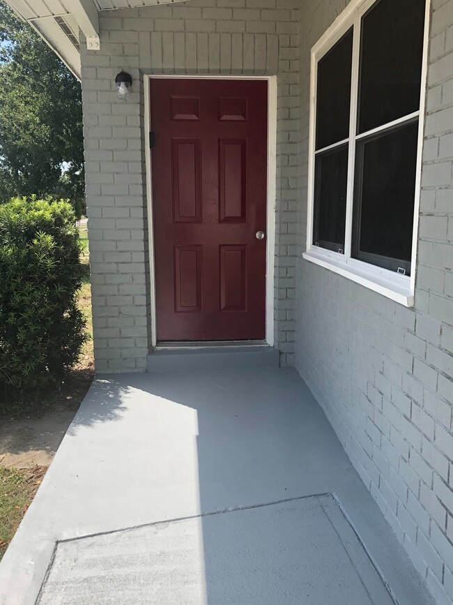 Building Photo - 2 Bed 1 Bath Home | Pet Friendly | Washer ...