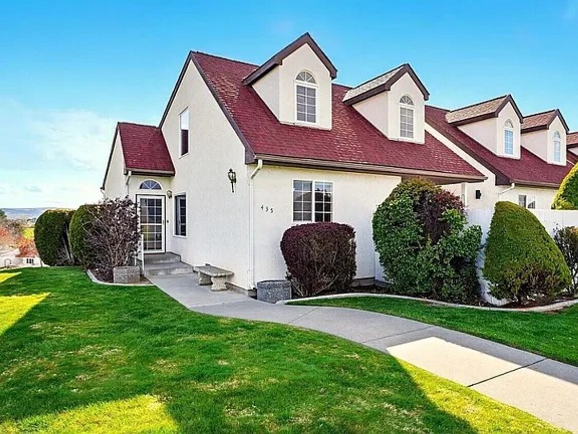 Foto principal - Stylish Meadow Springs Home Steps from the...