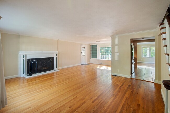 Building Photo - 109 Brookside Ave