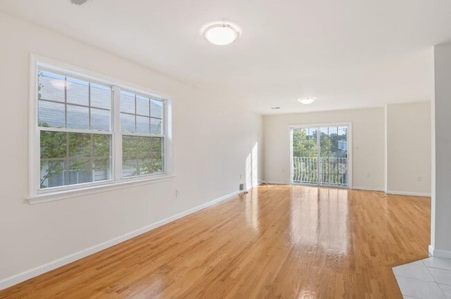 Foto del edificio - 31-33 CHESTER Ave