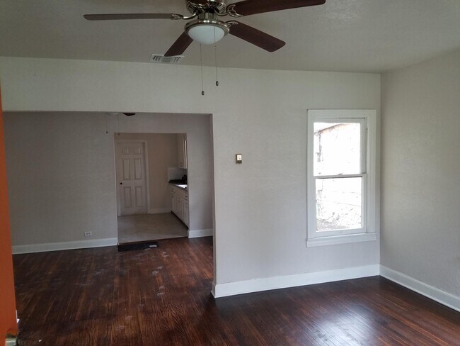 Hardwood floors, dining room - 1410 santa monica