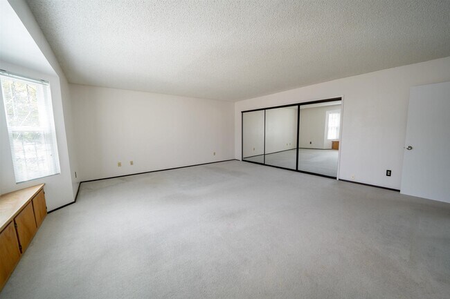 Building Photo - 5 E Palomar St