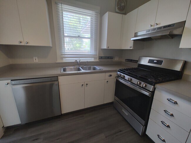 Foto del edificio - 405 W 18th St