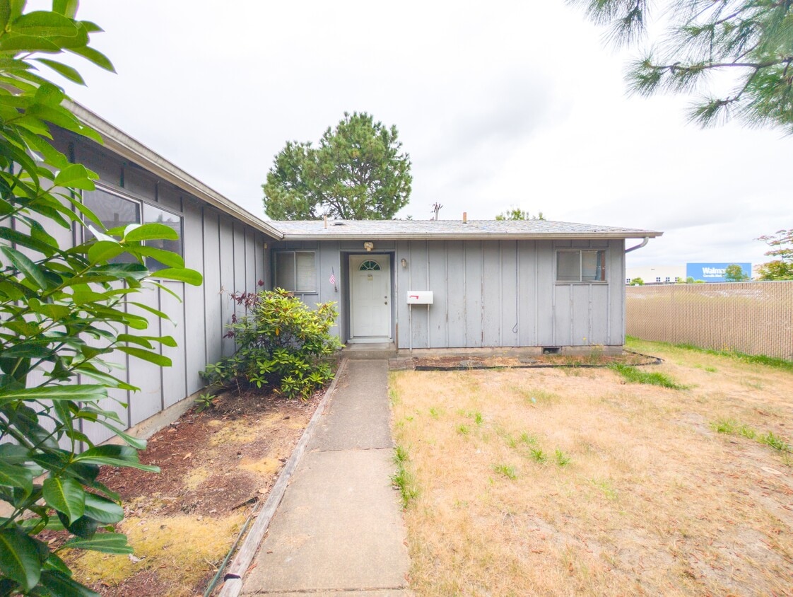Foto principal - 971 NW Cleveland Ave