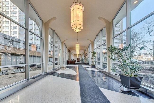 Foto del edificio - 4250 N Marine Dr