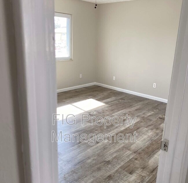 Building Photo - 153 Louella Dr