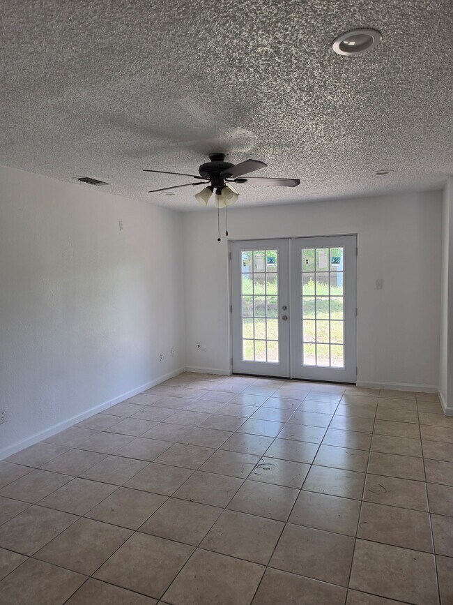 Building Photo - 11002 Clear Fork Dr