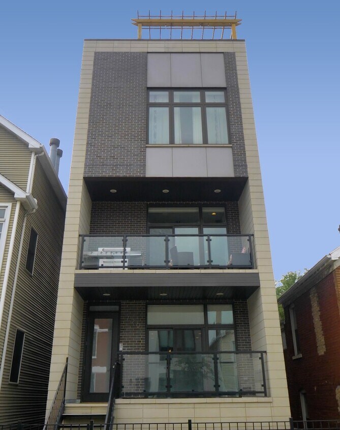 Foto principal - 720 N Willard Ct